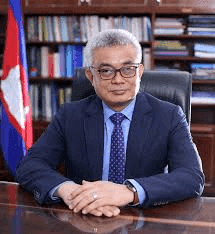 ឯកឧត្តមអគ្គបណ្ឌិតសភាចារ្យ អូន ព័ន្ធមុនីរ័ត្ន