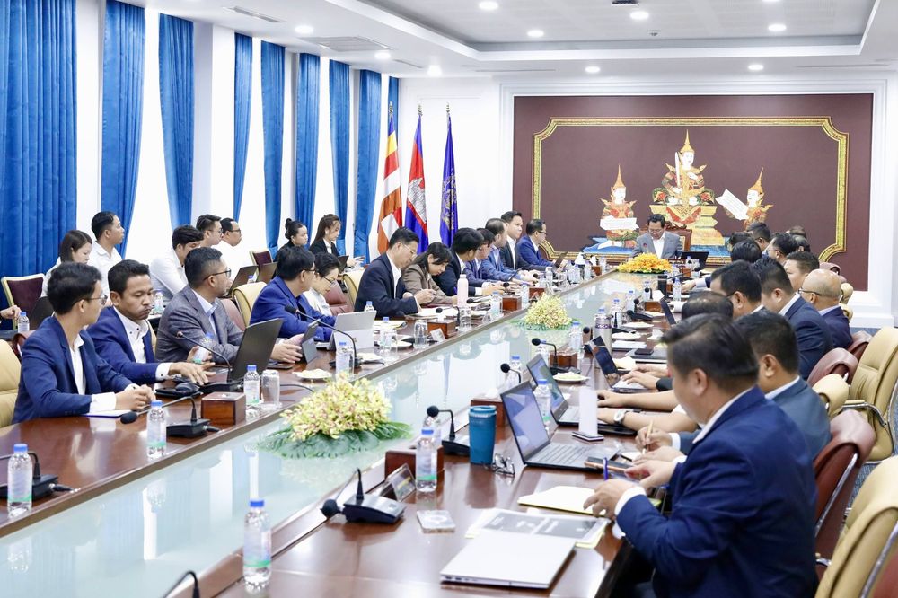 ឯកឧត្តម កើត រិទ្ធ ឧបនាយករដ្ឋមន្ត្រី រដ្ឋមន្ត្រីក្រសួងយុត្តិធម៌ អញ្ជើញដឹកនាំកិច្ចប្រជុំពិនិត្យលើការងារជំរុញឌីជីថលលូបនីយកម្មក្រសួងយុត្តិធម៌ និងការងារពាក់ព័ន្ធនឹងការរៀបចំប្រព័ន្ធចុះបញ្ជីសំណុំរឿង និងប្រព័ន្ធគ្រប់គ្រងវត្តមានរបស់មន្ត្រីរាជការ