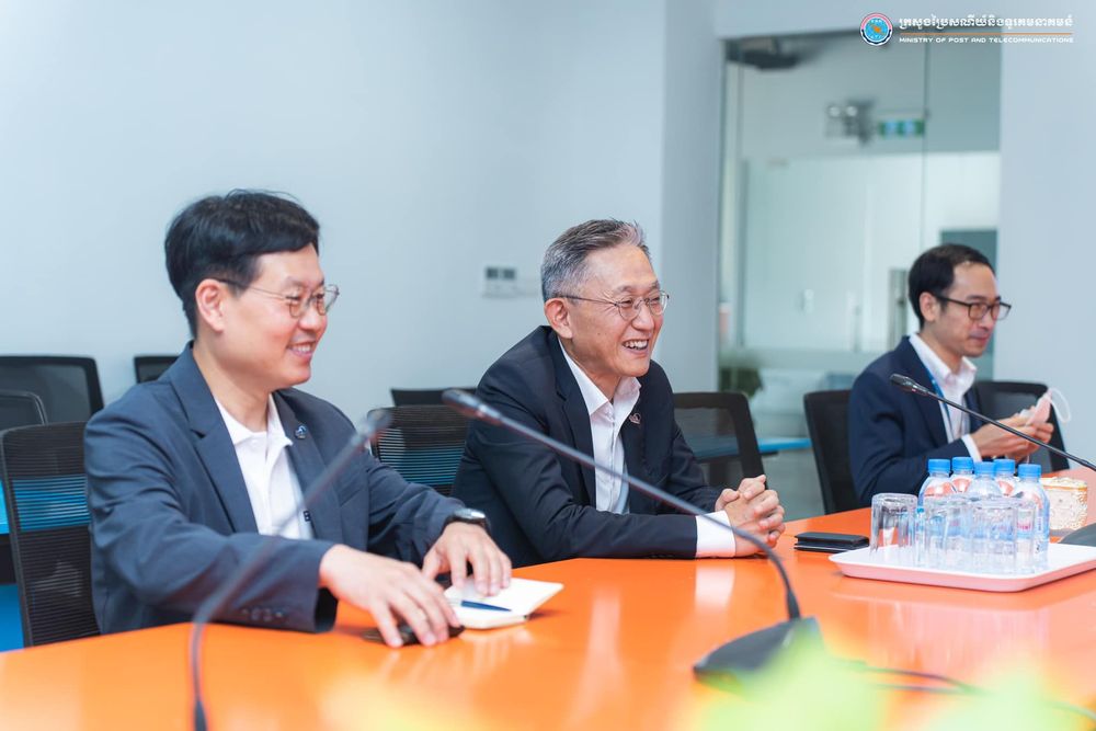 ឯកឧត្ដមរដ្ឋមន្ត្រី ជា វ៉ាន់ដេត បានអនុញ្ញាត​ឱ្យ​លោក Kim Jongkap អគ្គនាយកមជ្ឈមណ្ឌលគាំទ្រធុរកិច្ចថ្មីឌីជីថល Born2Global នៃក្រសួង​វិទ្យាសាស្ត្រនិងបច្ចេកវិទ្យាគមនាគមន៍​និង​ព័ត៌មាន​នៃសាធារណរដ្ឋ​កូរ៉េ (MSIT) ​ជួបសម្ដែងការគួរសម​ និងពិភាក្សាការងារ 4