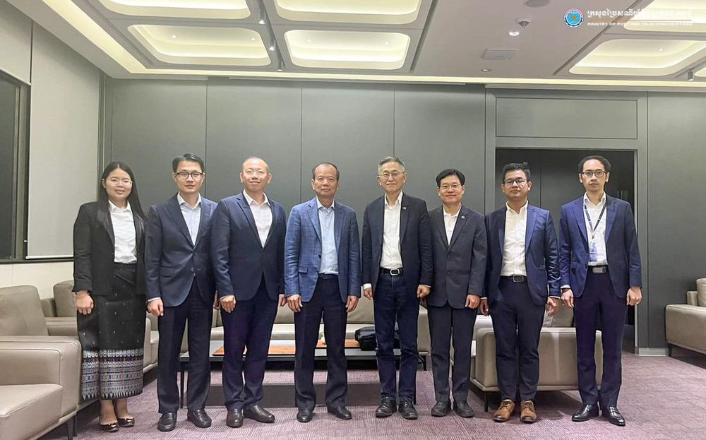 ឯកឧត្ដមរដ្ឋមន្ត្រី ជា វ៉ាន់ដេត បានអនុញ្ញាត​ឱ្យ​លោក Kim Jongkap អគ្គនាយកមជ្ឈមណ្ឌលគាំទ្រធុរកិច្ចថ្មីឌីជីថល Born2Global នៃក្រសួង​វិទ្យាសាស្ត្រនិងបច្ចេកវិទ្យាគមនាគមន៍​និង​ព័ត៌មាន​នៃសាធារណរដ្ឋ​កូរ៉េ (MSIT) ​ជួបសម្ដែងការគួរសម​ និងពិភាក្សាការងារ