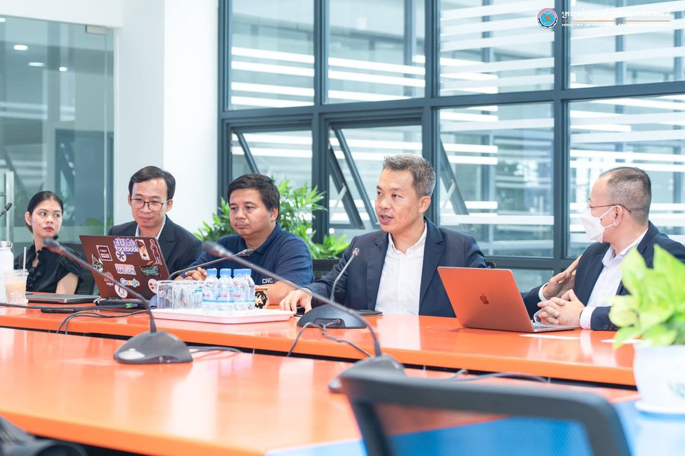 ឯកឧត្ដមរដ្ឋមន្ត្រី ជា វ៉ាន់ដេត បានអនុញ្ញាត​ឱ្យ​លោក Kim Jongkap អគ្គនាយកមជ្ឈមណ្ឌលគាំទ្រធុរកិច្ចថ្មីឌីជីថល Born2Global នៃក្រសួង​វិទ្យាសាស្ត្រនិងបច្ចេកវិទ្យាគមនាគមន៍​និង​ព័ត៌មាន​នៃសាធារណរដ្ឋ​កូរ៉េ (MSIT) ​ជួបសម្ដែងការគួរសម​ និងពិភាក្សាការងារ 3