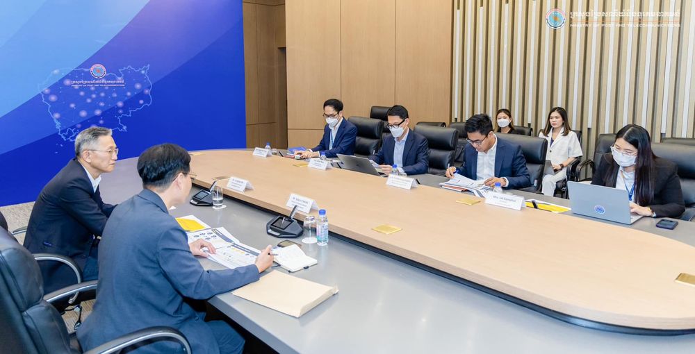 ឯកឧត្ដមរដ្ឋមន្ត្រី ជា វ៉ាន់ដេត បានអនុញ្ញាត​ឱ្យ​លោក Kim Jongkap អគ្គនាយកមជ្ឈមណ្ឌលគាំទ្រធុរកិច្ចថ្មីឌីជីថល Born2Global នៃក្រសួង​វិទ្យាសាស្ត្រនិងបច្ចេកវិទ្យាគមនាគមន៍​និង​ព័ត៌មាន​នៃសាធារណរដ្ឋ​កូរ៉េ (MSIT) ​ជួបសម្ដែងការគួរសម​ និងពិភាក្សាការងារ 1