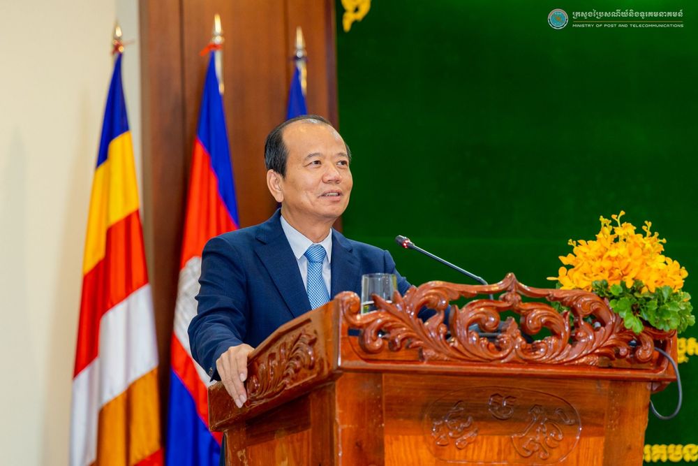 សេចក្តីប្រកាសព័ត៌មាន ស្តីពី ពិធីចុះហត្ថ លេខាលើអនុស្សរណៈលើការយោគយល់ស្តីពីកិច្ចសហប្រតិបត្តិការដាក់ឱ្យប្រើថ្នាលផ្ទៀងផ្ទាត់ឯកសារ verify.gov.kh ការរៀបចំហេដ្ឋារចនាសម្ព័ន្ធនិងការតភ្ជាប់អ៊ីនធឺណិត រវាង ក្រសួងប្រៃសណីយ៍និងទូរគមនាគមន៍ សាលាភូមិន្ទរដ្ឋបាល 
បណ្ឌិត្យសភានគរបាលកម្ពុជា និងសាកលវិទ្យាល័យការពារជាតិ 2