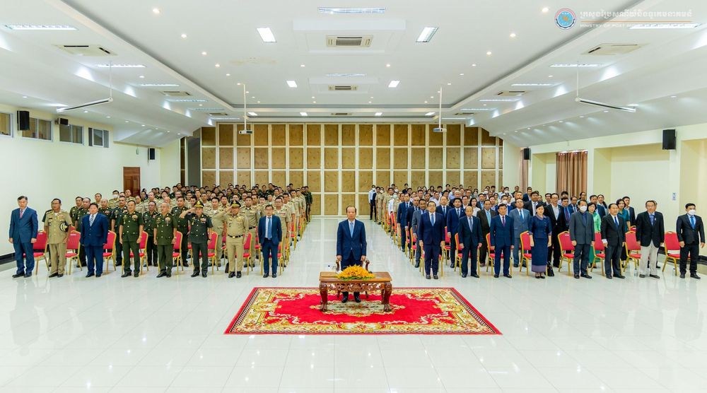 សេចក្តីប្រកាសព័ត៌មាន ស្តីពី ពិធីចុះហត្ថ លេខាលើអនុស្សរណៈលើការយោគយល់ស្តីពីកិច្ចសហប្រតិបត្តិការដាក់ឱ្យប្រើថ្នាលផ្ទៀងផ្ទាត់ឯកសារ verify.gov.kh ការរៀបចំហេដ្ឋារចនាសម្ព័ន្ធនិងការតភ្ជាប់អ៊ីនធឺណិត រវាង ក្រសួងប្រៃសណីយ៍និងទូរគមនាគមន៍ សាលាភូមិន្ទរដ្ឋបាល 
បណ្ឌិត្យសភានគរបាលកម្ពុជា និងសាកលវិទ្យាល័យការពារជាតិ 1