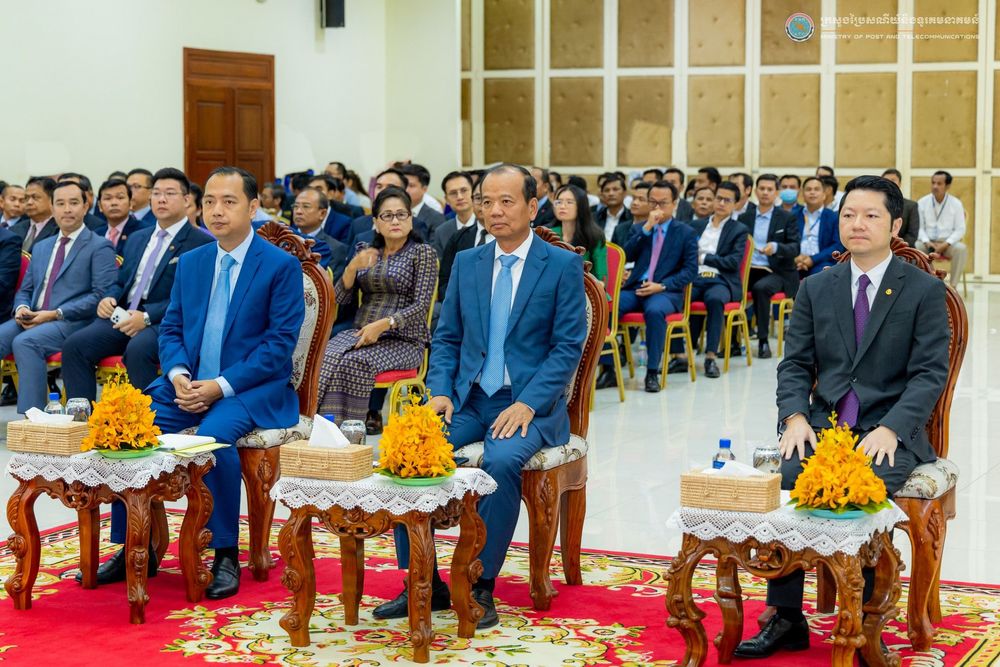 សេចក្តីប្រកាសព័ត៌មាន ស្តីពី ពិធីចុះហត្ថលេខាលើអនុស្សរណៈលើការយោគយល់ស្តីពីកិច្ចសហប្រតិបត្តិការដាក់ឱ្យប្រើថ្នាលផ្ទៀងផ្ទាត់ឯកសារ verify.gov.kh ការរៀបចំហេដ្ឋារចនាសម្ព័ន្ធ ការតភ្ជាប់អ៊ីនធឺណិត និងការរៀបចំវគ្គបណ្តុះបណ្តាលជំនាញឌីជីថលជូនដល់មន្រ្តីរាជការ រវាង​ ក្រសួងប្រៃសណីយ៍និងទូរគមនាគមន៍ ក្រសួងព័ត៌មាន និងក្រសួងទេសចរណ៍ 4