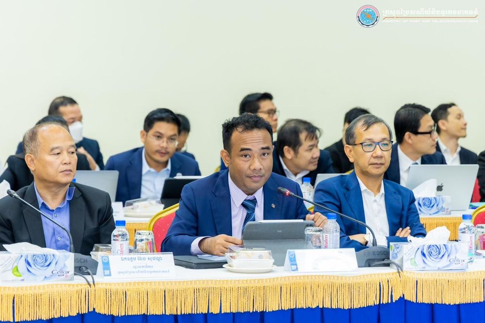 ឯកឧត្តម ជា វ៉ាន់ដេត រដ្ឋមន្ត្រីក្រសួងប្រៃសណីយ៍និងទូរគមនាគមន៍និងជាប្រធានគណៈកម្មាធិការរដ្ឋាភិបាលឌីជីថល (គ.រ.ឌ.) បានអញ្ជើញជាអធិបតីដឹកនាំកិច្ចប្រជុំ គ.រ.ឌ. ដោយមានការអញ្ជើញចូលរួមពី ឯកឧត្ដម លោកជំទាវ លោក លោកស្រី ជាអនុប្រធាន សមាជិក គ.រ.ឌ. ថ្នាក់ដឹកនាំ និងមន្ត្រីរាជការ សរុបប្រមាណ ១០០នាក់។ 2