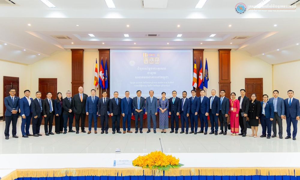 ឯកឧត្តម ជា វ៉ាន់ដេត រដ្ឋមន្ត្រីក្រសួងប្រៃសណីយ៍និងទូរគមនាគមន៍ និងជាប្រធានគណៈកម្មាធិការរដ្ឋាភិបាលឌីជីថល បានអនុញ្ញាតឱ្យលោក រ័ត្ន សោភ័ណ ប្រធានសមាគមធនាគារនៅកម្ពុជា(The Association of Banks in Cambodia-ABC) ព្រមទាំង អនុប្រធាន សមាជិក សមាជិកា ចូលជួបសម្តែងការគួរសម និងពិភាក្សាការងារ នៅទីស្តីការក្រសួងប្រៃសណីយ៍និងទូរគមនាគមន៍ ក្នុងគោលបំណងឈ្វេងយល់ពីការងារអាទិភាពរបស់ក្រសួង ក្នុងការចូលរួមពង្រឹងនិងពង្រីកកិច្ចសហប្រតិបត្តិការលើវិស័យឌីជីថល ឱ្យកាន់តែល្អប្រសើរបន្ថែមទៀត។