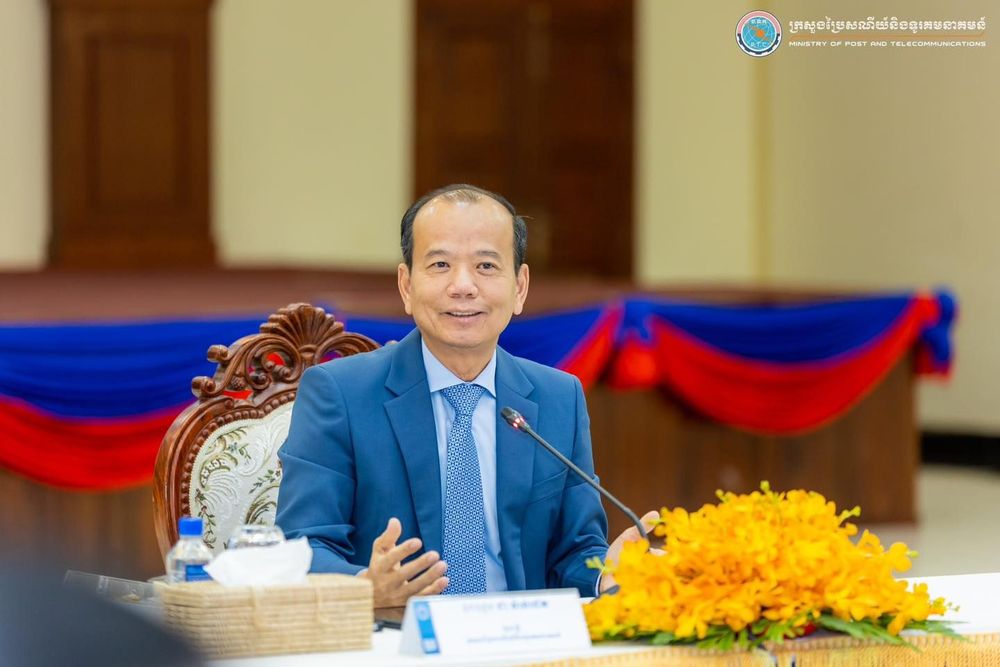 ឯកឧត្តម ជា វ៉ាន់ដេត រដ្ឋមន្ត្រីក្រសួងប្រៃសណីយ៍និងទូរគមនាគមន៍និងជាប្រធានគណៈកម្មាធិការរដ្ឋាភិបាលឌីជីថល (គ.រ.ឌ.) បានអញ្ជើញជាអធិបតីដឹកនាំកិច្ចប្រជុំ គ.រ.ឌ. ដោយមានការអញ្ជើញចូលរួមពី ឯកឧត្ដម លោកជំទាវ លោក លោកស្រី ជាអនុប្រធាន សមាជិក គ.រ.ឌ. ថ្នាក់ដឹកនាំ និងមន្ត្រីរាជការ សរុបប្រមាណ ១០០នាក់។
