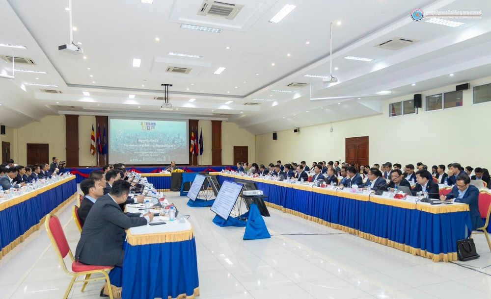 ឯកឧត្តម ជា វ៉ាន់ដេត រដ្ឋមន្ត្រីក្រសួងប្រៃសណីយ៍និងទូរគមនាគមន៍ និងជាប្រធានគណៈកម្មាធិការរដ្ឋាភិបាលឌីជីថល (គ.រ.ឌ.) បានអញ្ជើញជាអធិបតីដឹកនាំកិច្ចប្រជុំលើកទី៥ របស់ គ.រ.ឌ. ដោយមានការអញ្ជើញចូលរួមពី ឯកឧត្ដម លោកជំទាវ ជាអនុប្រធាន សមាជិក គ.រ.ឌ. ថ្នាក់ដឹកនាំ និងមន្ត្រីរាជការ សរុបប្រមាណ ១០០នាក់។ 5