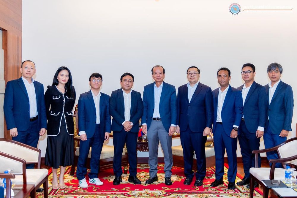 ឯកឧត្តមរដ្ឋមន្ត្រី ជា វ៉ាន់ដេត បានទទួលជួបសម្តែងការគួរសម និងពិភាក្សាការងារជាមួយ ឯកឧត្តម David L. Almirol, Jr. អនុរដ្ឋមន្ត្រី ទទួលបន្ទុករដ្ឋាភិបាលអេឡិចត្រូនិក នៃក្រសួងព័ត៌មាននិងបច្ចេកវិទ្យាគមនាគមន៍ នៃសាធារណៈរដ្ឋហ្វីលីពីន ព្រមទាំងសហការី ក្នុងគោលបំណងពិភាក្សា និងពង្រឹងកិច្ចសហប្រតិបត្តិការលើវិស័យឌីជីថល ការអភិវឌ្ឍថ្នាលនិងប្រព័ន្ធសម្រាប់រដ្ឋាភិបាល ចែករំលែកបទពិសោធក្នុងការធ្វើបរិវត្តកម្មរដ្ឋាភិបាលឌីជីថល និងការបណ្តុះបណ្តាលធនធានមនុស្ស។ 4