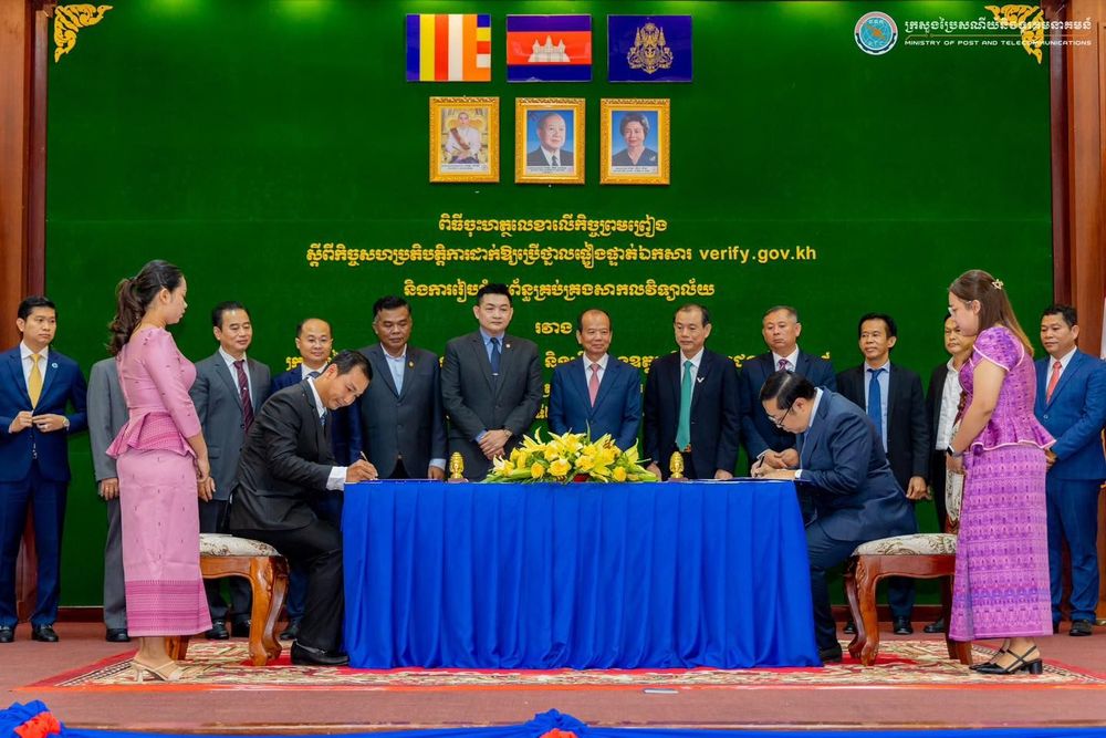 សេចក្តីប្រកាសព័ត៌មាន ស្តីពី ការចុះហត្ថលេខាលើកិច្ចព្រមព្រៀងស្ដីពីកិច្ចសហប្រតិបត្តិការក្នុងការដាក់ឱ្យប្រើថ្នាលផ្ទៀងផ្ទាត់ឯកសារ verify.gov.kh និងការរៀបចំប្រព័ន្ធគ្រប់គ្រងសាកលវិទ្យាល័យ រវាងក្រសួងប្រៃសណីយ៍និងទូរគមនាគមន៍ និងគ្រឹះស្ថានឧត្តមសិក្សាឯកជន ចំនួន ១៨ 4