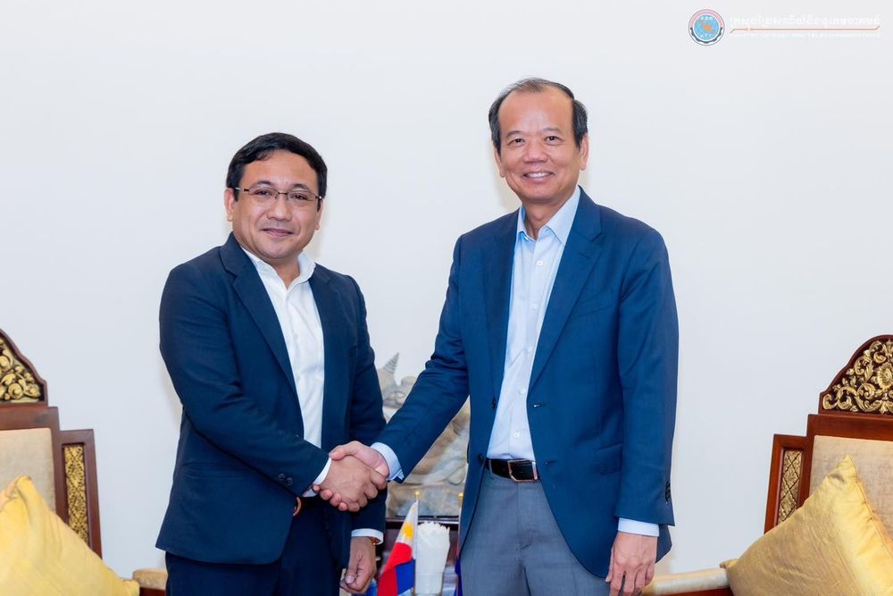 ឯកឧត្តមរដ្ឋមន្ត្រី ជា វ៉ាន់ដេត បានទទួលជួបសម្តែងការគួរសម និងពិភាក្សាការងារជាមួយ ឯកឧត្តម David L. Almirol, Jr. អនុរដ្ឋមន្ត្រី ទទួលបន្ទុករដ្ឋាភិបាលអេឡិចត្រូនិក នៃក្រសួងព័ត៌មាននិងបច្ចេកវិទ្យាគមនាគមន៍ នៃសាធារណៈរដ្ឋហ្វីលីពីន ព្រមទាំងសហការី ក្នុងគោលបំណងពិភាក្សា និងពង្រឹងកិច្ចសហប្រតិបត្តិការលើវិស័យឌីជីថល ការអភិវឌ្ឍថ្នាលនិងប្រព័ន្ធសម្រាប់រដ្ឋាភិបាល ចែករំលែកបទពិសោធក្នុងការធ្វើបរិវត្តកម្មរដ្ឋាភិបាលឌីជីថល និងការបណ្តុះបណ្តាលធនធានមនុស្ស។ 1