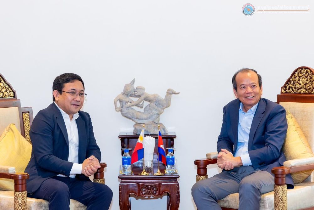 ឯកឧត្តមរដ្ឋមន្ត្រី ជា វ៉ាន់ដេត បានទទួលជួបសម្តែងការគួរសម និងពិភាក្សាការងារជាមួយ ឯកឧត្តម David L. Almirol, Jr. អនុរដ្ឋមន្ត្រី ទទួលបន្ទុករដ្ឋាភិបាលអេឡិចត្រូនិក នៃក្រសួងព័ត៌មាននិងបច្ចេកវិទ្យាគមនាគមន៍ នៃសាធារណៈរដ្ឋហ្វីលីពីន ព្រមទាំងសហការី ក្នុងគោលបំណងពិភាក្សា និងពង្រឹងកិច្ចសហប្រតិបត្តិការលើវិស័យឌីជីថល ការអភិវឌ្ឍថ្នាលនិងប្រព័ន្ធសម្រាប់រដ្ឋាភិបាល ចែករំលែកបទពិសោធក្នុងការធ្វើបរិវត្តកម្មរដ្ឋាភិបាលឌីជីថល និងការបណ្តុះបណ្តាលធនធានមនុស្ស។