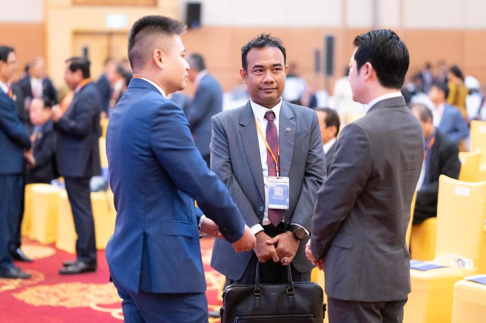 ឯកឧត្តម ជា សេរីវឌ្ឍ អគ្គលេខាធិការនៃអគ្គលេខាធិការដ្ឋានគណៈកម្មាធិការរដ្ឋាភិបាលឌីជីថល បានអញ្ជើញចូលរួមពិធីសម្ពោធដាក់ឱ្យដំណើរការ «ថ្នាលឌីជីថលចុះឈ្មោះអ្នកសេដ្ឋកិច្ចក្រៅប្រព័ន្ធ»។ នៅក្នុងពិធីសម្ពោធដាក់ឱ្យដំណើរការ «ថ្នាលឌីជីថលចុះឈ្មោះអ្នកសេដ្ឋកិច្ចក្រៅប្រព័ន្ធ» នេះ មានការអញ្ជើញចូលរួមជាអធិបតីដ៏ខ្ពង់ខ្ពស់បំផុតពី សម្ដេចមហាបវរធិបតី ហ៊ុន ម៉ាណែត នាយករដ្ឋមន្ត្រី នៃព្រះរាជាណាចក្រកម្ពុជា។  2