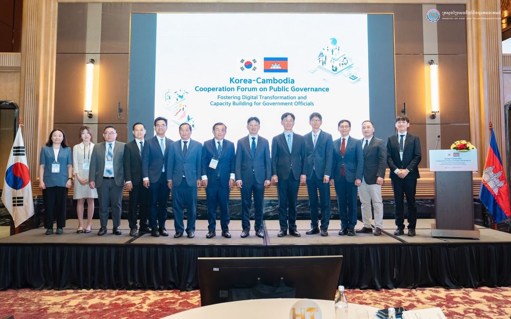 ក្រសួងប្រៃសណីយ៍និងទូរគមនាគមន៍ និងគណៈកម្មាធិការរដ្ឋាភិបាលឌីជីថល សហការជាមួយក្រសួងមហាផ្ទៃនិងសុវត្ថិភាពនៃសាធារណរដ្ឋកូរ៉េ បានរៀបចំវេទិកាអភិបាលកិច្ចសាធារណៈ ស្តីពី “ការលើកកម្ពស់បរិវត្តកម្មឌីជីថលនិងកសាងសមត្ថភាពមន្ត្រីរាជការ”