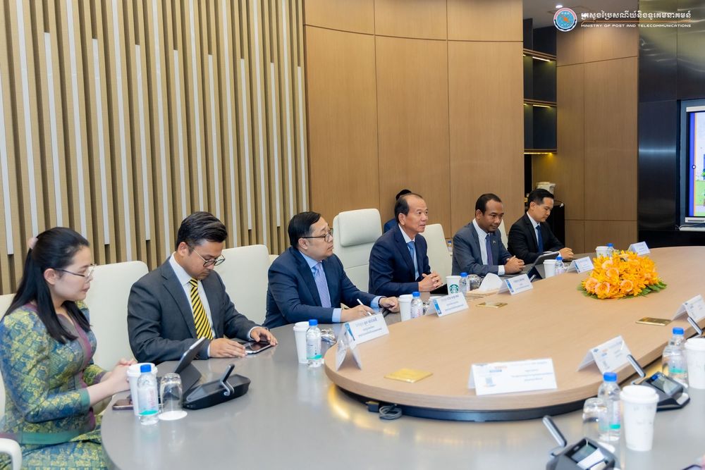 💻 ពិធីប្រគល់-ទទួលកុំព្យូទ័រ និងឧបករណ៍ឌីជីថល ជូនក្រសួងសុខាភិបាល និងការធ្វើបង្ហាញស្ដីពីវឌ្ឍនភាពនៃការងារអភិវឌ្ឍប្រព័ន្ធចំនួន៤ ជូនក្រសួងសុខាភិបាល 2