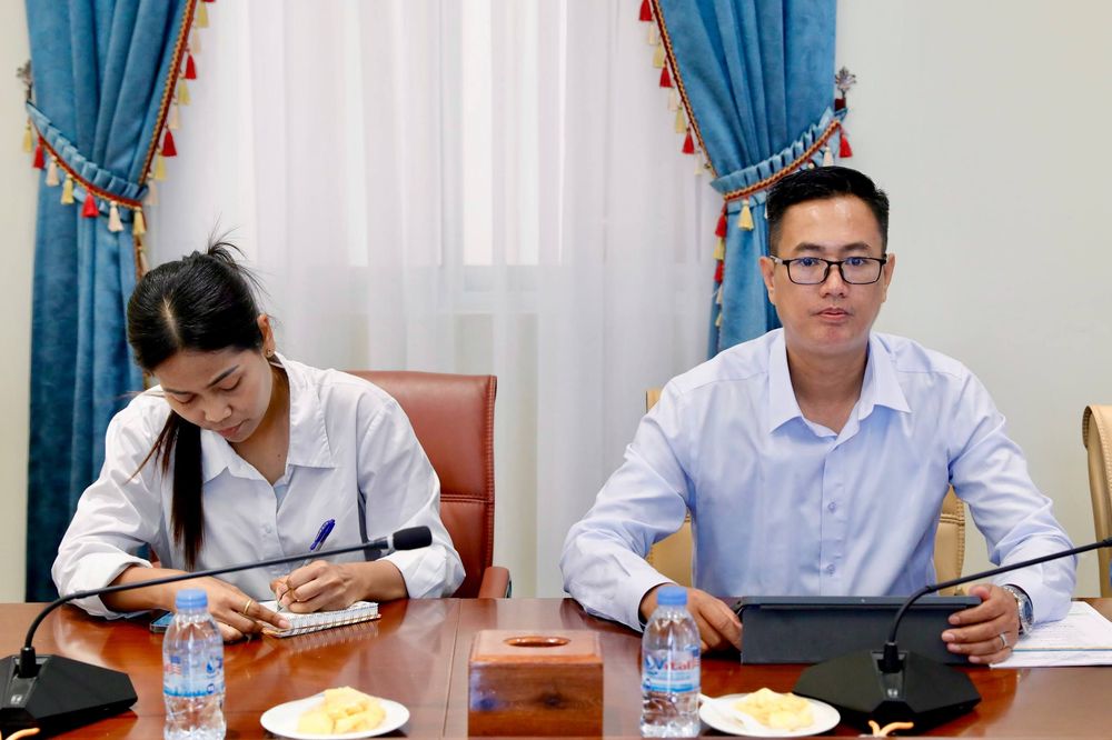 ឯកឧត្តមបណ្ឌិត ផេង សុខលាភ អនុរដ្ឋលេខាធិការ ក្រសួងយុត្តិធម៌ បានអញ្ជើញដឹកនាំកិច្ចប្រជុំជាមួយក្រុមការងារអនុវត្ត “គម្រោងគោលនយោបាយបរិវត្តកម្មឌីជីថលក្នុងវិស័យយុត្តិធម៌ឆ្នាំ២០២៦-២០៣១” ក្រោមក្របខណ្ឌប្រព័ន្ធលើកទឹកចិត្តគាំទ្រសមិទ្ធកម្មក្នុងរដ្ឋបាលសាធារណៈនៃក្រសួងយុត្តិធម៌ ដោយលើកទិសដៅពិភាក្សាទៅលើ “ការអនុវត្តផែនការសកម្មភាពគម្រោងគោលនយោបាយបរិវត្តកម្មឌីជីថលក្នុងវិស័យយុត្តិធម៌ ឆ្នាំ២០២៦-២០៣១” 1