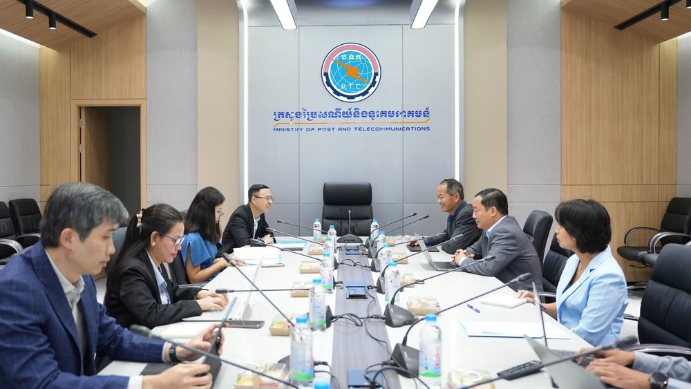 ឯកឧត្តមរដ្ឋលេខាធិការ ជុន វ៉ាត បានអញ្ជើញដឹកនាំកិច្ចប្រជុំពិភាក្សាពិគ្រោះយោបល់ចង្អៀតលើសេចក្តីព្រាង ក្របខណ្ឌតាមដាន ត្រួតពិនិត្យ និងវាយតម្លៃការអនុវត្តក្របខណ្ឌគោលនយោបាយសេដ្ឋកិច្ច និងសង្គមឌីជីថល សង្គមឌីជីថល ២០២១-២០៣៥