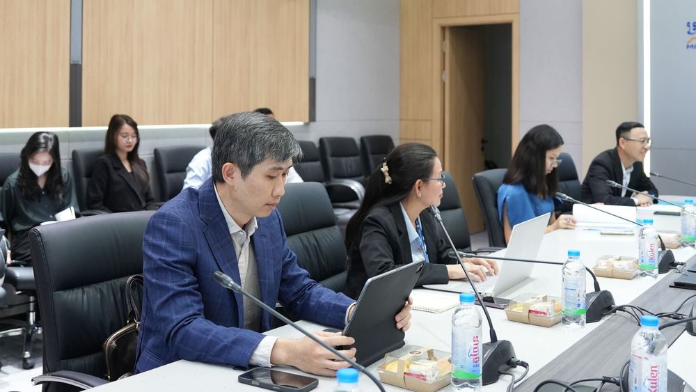 ឯកឧត្តមរដ្ឋលេខាធិការ ជុន វ៉ាត បានអញ្ជើញដឹកនាំកិច្ចប្រជុំពិភាក្សាពិគ្រោះយោបល់ចង្អៀតលើសេចក្តីព្រាង ក្របខណ្ឌតាមដាន ត្រួតពិនិត្យ និងវាយតម្លៃការអនុវត្តក្របខណ្ឌគោលនយោបាយសេដ្ឋកិច្ច និងសង្គមឌីជីថល សង្គមឌីជីថល ២០២១-២០៣៥ 1