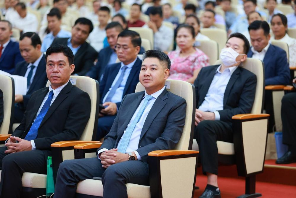ក្រសួងសាធារណការ និងដឹកជញ្ជូន រៀបចំវគ្គបណ្តុះបណ្តាល ចំនួន ២រួមគ្នា ស្ដីពី ១. ការគ្រប់គ្រង និងភាពជាអ្នកដឹកនាំ និងការងារបច្ចេកវិទ្យាឌីជីថល និង ២. ការគ្រប់គ្រងស្ថាប័ន និងគោលការណ៍ណែនាំលើនីតិវិធី និងបែបបទ ស្តីពីការដំឡើងឋានន្តរស័ក្តិ និងថា្នក់ជូនមន្ត្រីរាជការស៊ីវិល 3