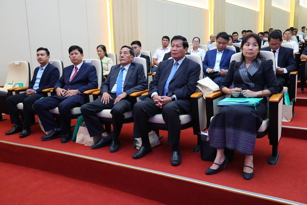 ក្រសួងសាធារណការ និងដឹកជញ្ជូន រៀបចំវគ្គបណ្តុះបណ្តាល ចំនួន ២រួមគ្នា ស្ដីពី ១. ការគ្រប់គ្រង និងភាពជាអ្នកដឹកនាំ និងការងារបច្ចេកវិទ្យាឌីជីថល និង ២. ការគ្រប់គ្រងស្ថាប័ន និងគោលការណ៍ណែនាំលើនីតិវិធី និងបែបបទ ស្តីពីការដំឡើងឋានន្តរស័ក្តិ និងថា្នក់ជូនមន្ត្រីរាជការស៊ីវិល 4