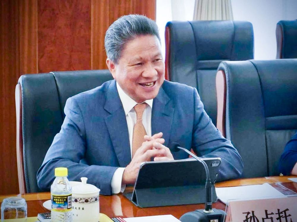 ជំនួបពិភាក្សាការងារជាមួយគណៈកម្មាធិការជាតិអភិវឌ្ឍន៍ និងកំណែទម្រង់ចិន (NDRC) លើវឌ្ឍនភាពនៃគម្រោងវិនិយោគនៅកម្ពុជាលើវិស័យមួយចំនួនដូចជា ហេដ្ឋារចនាសម្ព័ន្ធ ឧស្សាហកម្ម វិនិយោគ សេដ្ឋកិច្ចឌីជីថល បច្ចេកវិទ្យា កសិកម្ម វប្បធម៌ និងសុខាភិបាល 1