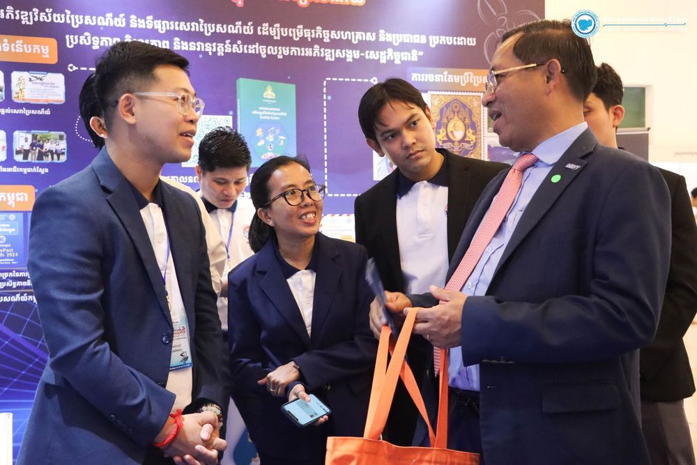 🔷 សកម្មភាពខ្លះៗនៅស្តង់ពិព័រណ៍គណៈកម្មាធិការរដ្ឋាភិបាលឌីជីថល អំឡុងពេល «ពិព័រណ៍ការងារ និងផលិតភាពជាតិ ឆ្នាំ២០២៥» 4