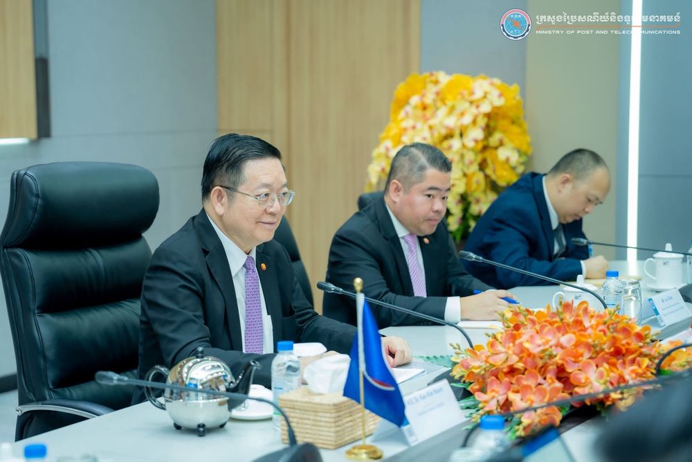 ឯកឧត្តមរដ្ឋមន្រ្តី ជា វ៉ាន់ដេត ទទួលជួបសម្ដែងការគួរសម និងពិភាក្សាការងារជាមួយ ឯកឧត្តមបណ្ឌិត កៅ គឹមហួន (H.E. Dr. Kao Kim Hourn) អគ្គលេខាធិការអាស៊ាន 3