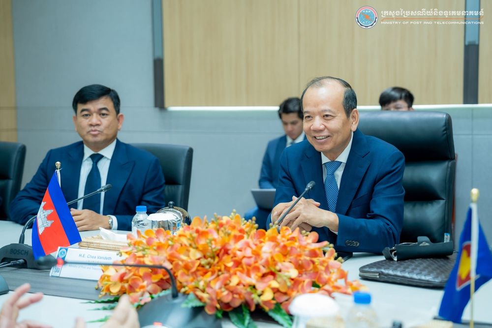 ឯកឧត្តមរដ្ឋមន្រ្តី ជា វ៉ាន់ដេត ទទួលជួបសម្ដែងការគួរសម និងពិភាក្សាការងារជាមួយ ឯកឧត្តមបណ្ឌិត កៅ គឹមហួន (H.E. Dr. Kao Kim Hourn) អគ្គលេខាធិការអាស៊ាន 2