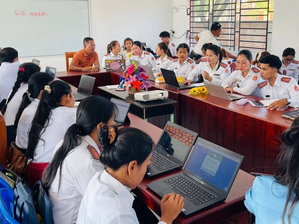 ការចាប់ផ្តើមនវានុវត្តន៍ថ្មីក្នុងការអប់រំតាមបែបឌីជីថល៖ ការចូលរួម និងការចែករំលែកបន្តរបស់គ្រូបង្គោលក្នុងកម្មវិធីអប់រំការគិតបែបកុំព្យូទ័រ
