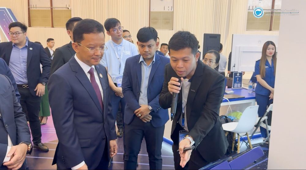 🔷🚀 សកម្មភាពខ្លះៗនៅស្តង់ពិព័រណ៍របស់ក្រសួងប្រៃសណីយ៍និងទូរគមនាគមន៍ អំឡុងពេល «ទិវាជាតិវិទ្យាសាស្ត្រ បច្ចេកវិទ្យា និងនវានុវត្តន៍ លើកទី៤» 2