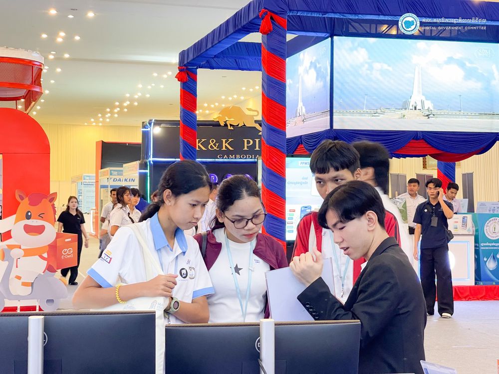 🔷🚀 សកម្មភាពខ្លះៗនៅស្តង់ពិព័រណ៍របស់ក្រសួងប្រៃសណីយ៍និងទូរគមនាគមន៍ អំឡុងពេល «ទិវាជាតិវិទ្យាសាស្ត្រ បច្ចេកវិទ្យា និងនវានុវត្តន៍ លើកទី៤» 3