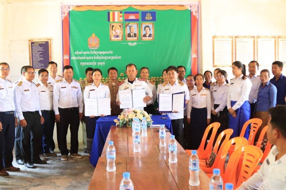 ពិធីចុះកិច្ចព្រមព្រៀងចងសម្ព័ន្ធមេត្រីភាពរវាងនាយកដ្ឋានបរិវត្តកម្មឌីជីថល នាយកដ្ឋានរដ្ឋបាល ជាមួយសាលាបឋមសិក្សាគោកប្រាសាទ ខេត្តឧត្តរមានជ័យ 4