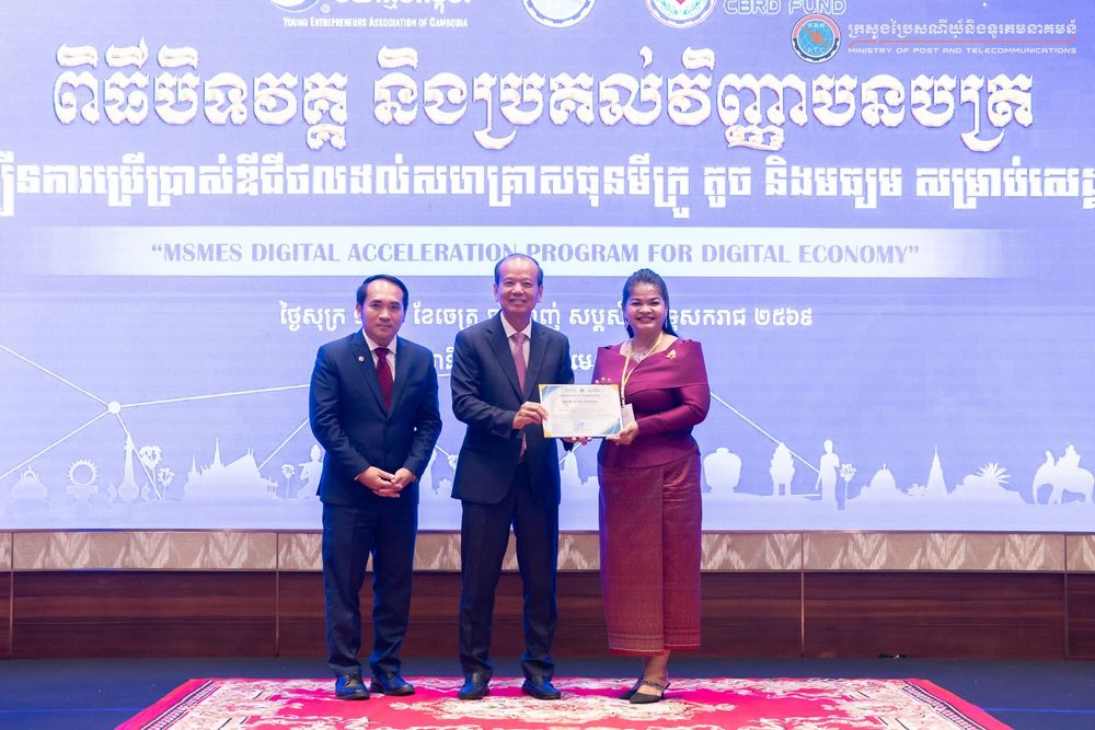 ឯកឧត្តមរដ្ឋមន្រ្តី​ ជា វ៉ាន់ដេត អញ្ជើញជាអធិបតីក្នុងពិធីបិទវគ្គ និងប្រគល់វិញ្ញាបនបត្រ នៃគម្រោងពន្លឿនការប្រើប្រាស់ឌីជីថលដល់សហគ្រាសធុនមីក្រូ តូច និងមធ្យម (MSMEs) 3