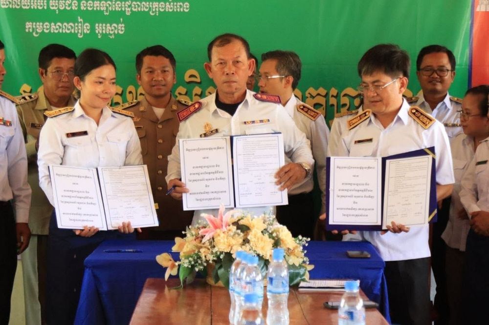 ពិធីចុះកិច្ចព្រមព្រៀងចងសម្ព័ន្ធមេត្រីភាពរវាងនាយកដ្ឋានបរិវត្តកម្មឌីជីថល នាយកដ្ឋានរដ្ឋបាល ជាមួយសាលាបឋមសិក្សាគោកប្រាសាទ ខេត្តឧត្តរមានជ័យ 3