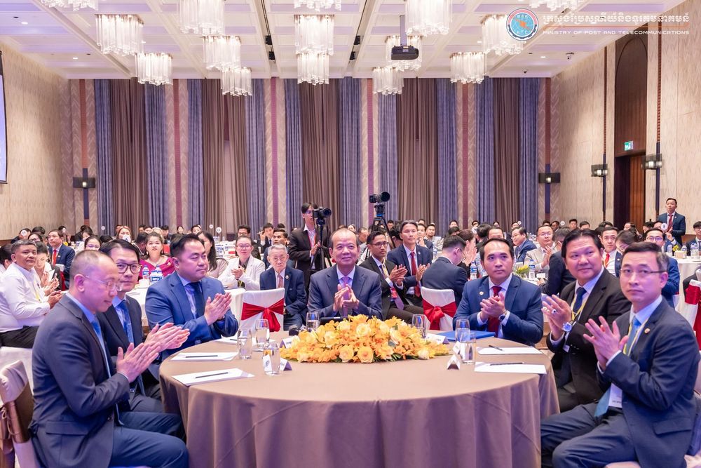 ឯកឧត្តមរដ្ឋមន្រ្តី​ ជា វ៉ាន់ដេត អញ្ជើញជាអធិបតីក្នុងពិធីបិទវគ្គ និងប្រគល់វិញ្ញាបនបត្រ នៃគម្រោងពន្លឿនការប្រើប្រាស់ឌីជីថលដល់សហគ្រាសធុនមីក្រូ តូច និងមធ្យម (MSMEs) 2