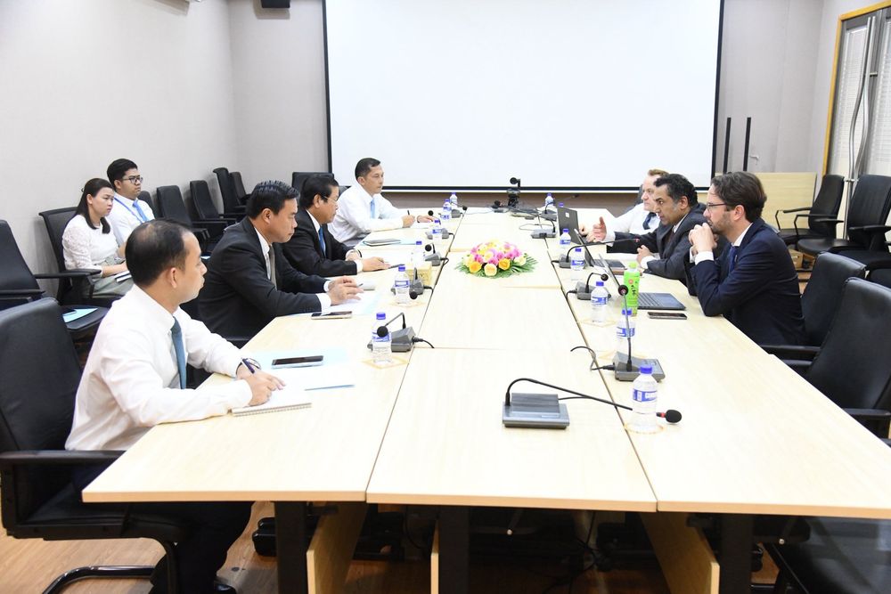 ឯកឧត្តម រ័ត្ន សុវណ្ណនរៈ ទេសាភិបាលរង ធនាគារជាតិនៃកម្ពុជា បានអនុញ្ញាតឱ្យក្រុមបេសកកម្មរបស់ ធនាគារពិភពលោក (WB) ដឹកនាំដោយលោក Harish Natarajan អ្នកជំនាញផ្នែកបរិយាបន្នហិរញ្ញវត្ថុរបស់ WB ចូលជួបសម្តែងការគួរសម និងពិភាក្សាការងារ នាថ្ងៃទី៦ ខែមេសា ឆ្នាំ២០២៦ នៅធនាគារជាតិនៃកម្ពុជា អគារសែនសុខ។  4