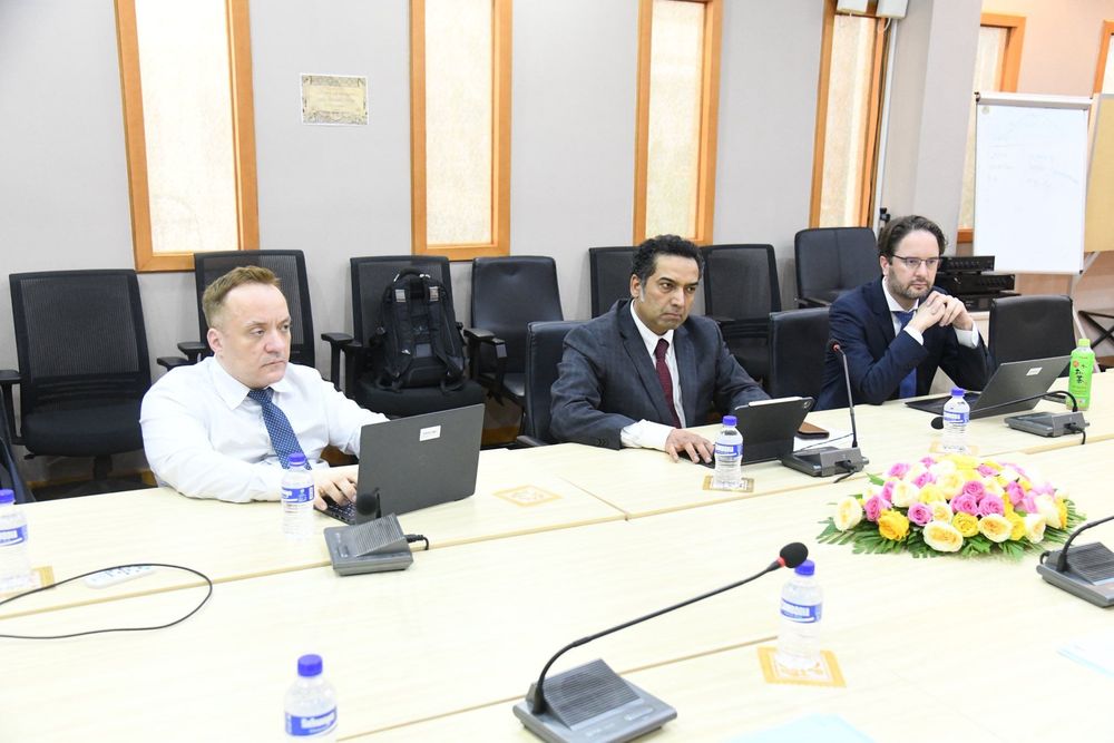 ឯកឧត្តម រ័ត្ន សុវណ្ណនរៈ ទេសាភិបាលរង ធនាគារជាតិនៃកម្ពុជា បានអនុញ្ញាតឱ្យក្រុមបេសកកម្មរបស់ ធនាគារពិភពលោក (WB) ដឹកនាំដោយលោក Harish Natarajan អ្នកជំនាញផ្នែកបរិយាបន្នហិរញ្ញវត្ថុរបស់ WB ចូលជួបសម្តែងការគួរសម និងពិភាក្សាការងារ នាថ្ងៃទី៦ ខែមេសា ឆ្នាំ២០២៦ នៅធនាគារជាតិនៃកម្ពុជា អគារសែនសុខ។  1