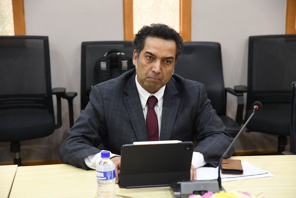 ឯកឧត្តម រ័ត្ន សុវណ្ណនរៈ ទេសាភិបាលរង ធនាគារជាតិនៃកម្ពុជា បានអនុញ្ញាតឱ្យក្រុមបេសកកម្មរបស់ ធនាគារពិភពលោក (WB) ដឹកនាំដោយលោក Harish Natarajan អ្នកជំនាញផ្នែកបរិយាបន្នហិរញ្ញវត្ថុរបស់ WB ចូលជួបសម្តែងការគួរសម និងពិភាក្សាការងារ នាថ្ងៃទី៦ ខែមេសា ឆ្នាំ២០២៦ នៅធនាគារជាតិនៃកម្ពុជា អគារសែនសុខ។  3