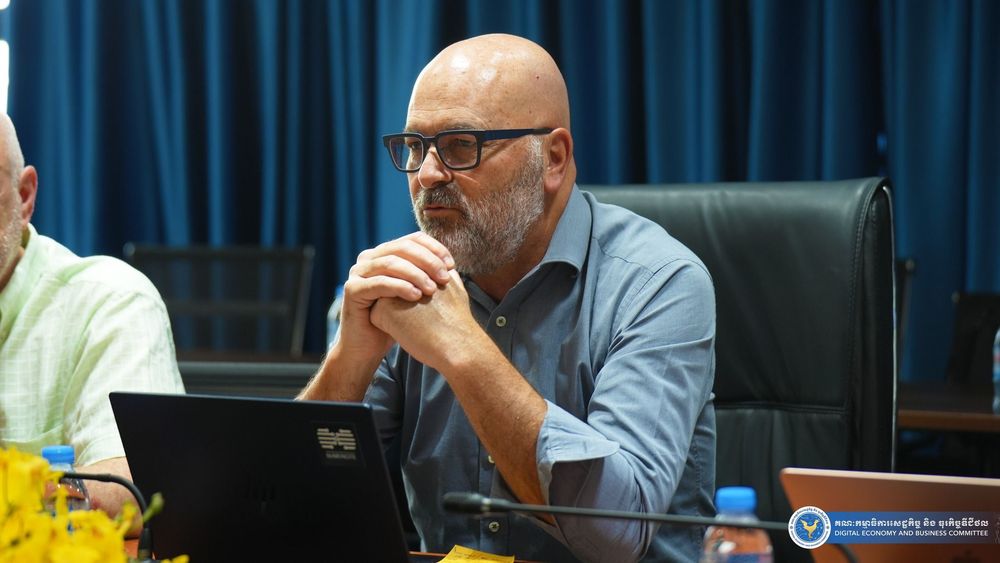 លោកជំទាវ ផល ម៉ារីណា អគ្គលេខាធិការរងនៃអគ្គលេខាធិការដ្ឋានគណៈកម្មាធិការសេដ្ឋកិច្ច និង ធុរកិច្ចឌីជីថល (គ.ស.ធ.ឌ.) បានដឹកនាំក្រុមការងារទទួលជួបប្រជុំជាមួយនឹងអ្នកជំនាញការ នៃទីភ្នាក់ងារអភិវឌ្ឍន៍បារាំង (Agence Française de Développement – AFD) និង ទីភ្នាក់ងារអន្តរជាតិបារាំងសម្រាប់ការប្រឹក្សាបច្ចេកទេស (Expertise France) 2