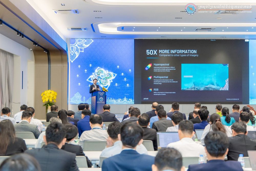 ឯកឧត្តមរដ្ឋមន្ត្រី ជា វ៉ាន់ដេត អញ្ជើញជាអធិបតីបិទសិក្ខាសាលាស្តីពី “បច្ចេកទេសក្នុងការតាមដាននិងប្រមូលទិន្នន័យតាមរយៈផ្កាយរណប និងបច្ចេកវិទ្យាផ្កាយរណប”
 4