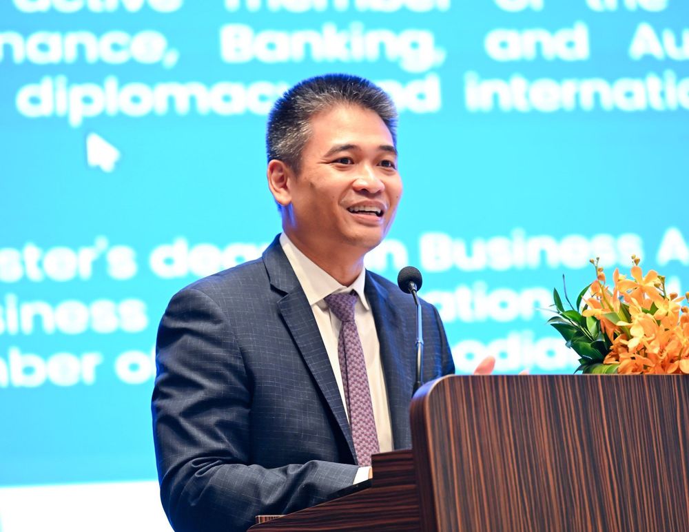 ធនាគារជាតិនៃកម្ពុជា (NBC) បានសហការជាមួយធនាគារអភិវឌ្ឍន៍អាស៊ី (ADB) និងមូលនិធិអភិវឌ្ឍន៍មូលធនអង្គការសហប្រជាជាតិ (UNCDF) រៀបចំពិធីប្រកាសចាប់ផ្តើមដំណើរការធ្វើបច្ចុប្បន្នកម្មយុទ្ធសាស្រ្តជាតិស្តីពី បរិយាបន្នហិរញ្ញវត្ថុ ឆ្នាំ២០២៦-២០៣០ និងកិច្ចពិគ្រោះយោបល់ ក្រោមអធិបតីភាព ឯកឧត្តម យឹម លាត ទេសាភិបាលរង ធនាគារជាតិនៃកម្ពុជា នាថ្ងៃទី២៣ ខែមេសា ឆ្នាំ២០២៦ នៅរាជធានីភ្នំពេញ។  1