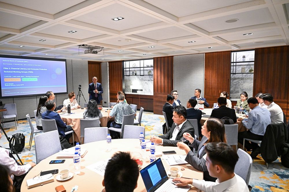 ធនាគារជាតិនៃកម្ពុជា (NBC) បានសហការជាមួយធនាគារអភិវឌ្ឍន៍អាស៊ី (ADB) និងមូលនិធិអភិវឌ្ឍន៍មូលធនអង្គការសហប្រជាជាតិ (UNCDF) រៀបចំពិធីប្រកាសចាប់ផ្តើមដំណើរការធ្វើបច្ចុប្បន្នកម្មយុទ្ធសាស្រ្តជាតិស្តីពី បរិយាបន្នហិរញ្ញវត្ថុ ឆ្នាំ២០២៦-២០៣០ និងកិច្ចពិគ្រោះយោបល់ ក្រោមអធិបតីភាព ឯកឧត្តម យឹម លាត ទេសាភិបាលរង ធនាគារជាតិនៃកម្ពុជា នាថ្ងៃទី២៣ ខែមេសា ឆ្នាំ២០២៦ នៅរាជធានីភ្នំពេញ។  3