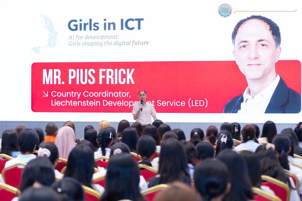 អបអរសាទរទិវាអន្តរជាតិ “ក្មេងស្រីក្នុងវិស័យបច្ចេកវិទ្យាគមនាគមន៍និងព័ត៌មាន”ឆ្នាំ២០២៦
 1