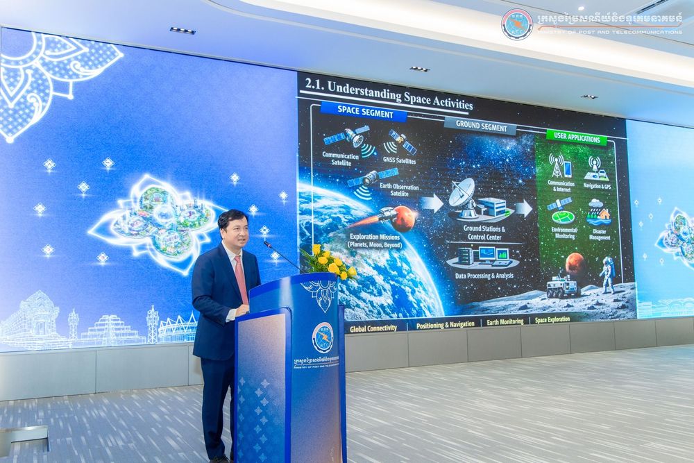 ឯកឧត្តមរដ្ឋមន្ត្រី ជា វ៉ាន់ដេត អញ្ជើញជាអធិបតីបិទសិក្ខាសាលាស្តីពី “បច្ចេកទេសក្នុងការតាមដាននិងប្រមូលទិន្នន័យតាមរយៈផ្កាយរណប និងបច្ចេកវិទ្យាផ្កាយរណប”
 5