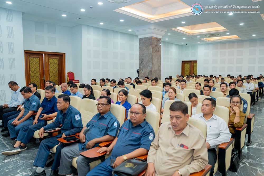 ឯកឧត្តមរដ្ឋមន្រ្តី ជា វ៉ាន់ដេត បានអញ្ជើញថ្លែងសុន្ទរកថាក្នុងពិធីបើកសិក្ខាសាលាផ្សព្វផ្សាយអំពី “ការសាងសង់ហេដ្ឋារចនាសម្ព័ន្ធទូរគមនាគមន៍នៅទីប្រជុំជន តំបន់លំនៅឋាន អគារសហកម្មសិទ្ធិ អគារពាណិជ្ជកម្ម អគារផ្សាទំនើប តំបន់ឧស្សាហកម្ម តំបន់សេដ្ឋកិច្ចពិសេស និងតំបន់ឬសំណង់ប្រហាក់ប្រហែលផ្សេងទៀត” 4
