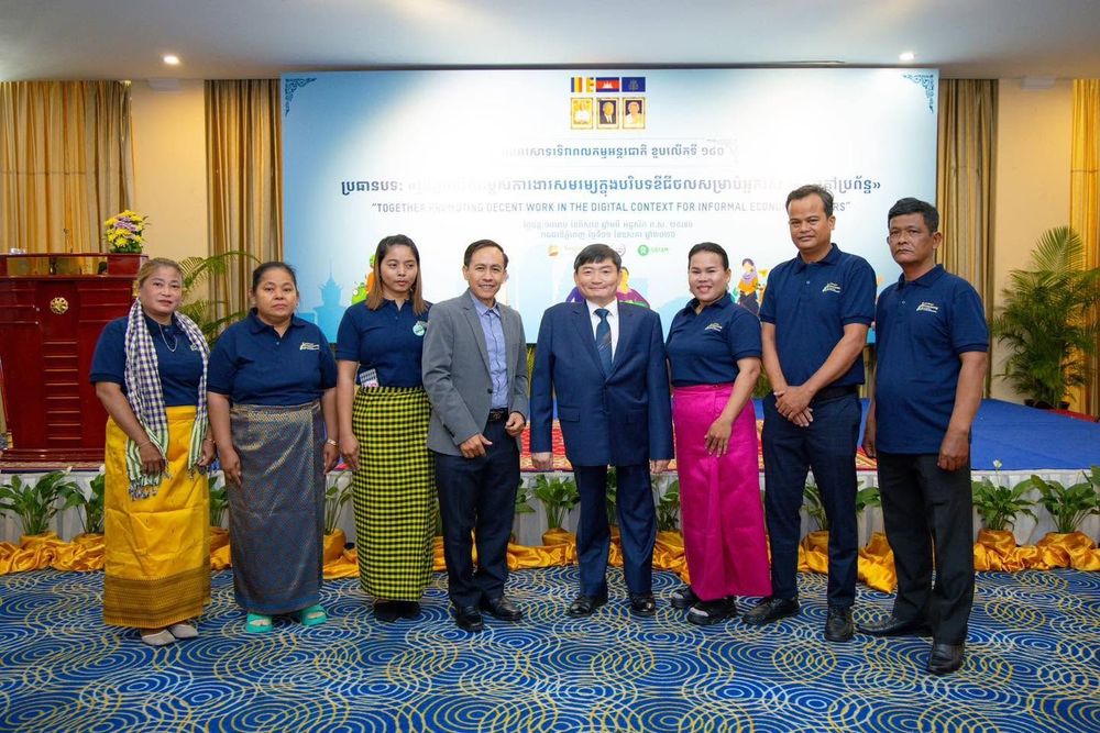 ឯកឧត្តម ហេង សួរ លើកទឹកចិត្តបងប្អូនប្រកបមុខរបរនិងការងារសេដ្ឋកិច្ចក្រៅប្រព័ន្ធងាកមកចាប់ឱកាសការងារឱ្យក្នុងប្រព័ន្ធដើម្បីទទួលបាននូវអត្ថប្រយោជន៍កាន់តែប្រសើរពីរបបសន្តិសុខសង្គម