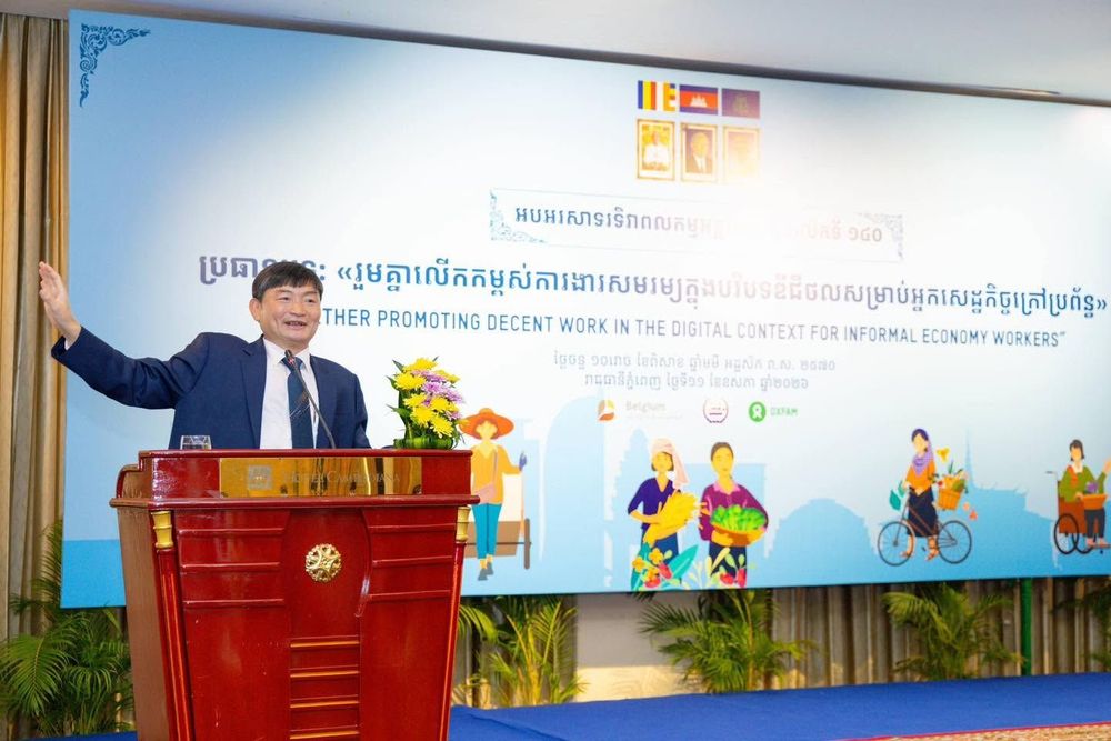 ឯកឧត្តម ហេង សួរ លើកទឹកចិត្តបងប្អូនប្រកបមុខរបរនិងការងារសេដ្ឋកិច្ចក្រៅប្រព័ន្ធងាកមកចាប់ឱកាសការងារឱ្យក្នុងប្រព័ន្ធដើម្បីទទួលបាននូវអត្ថប្រយោជន៍កាន់តែប្រសើរពីរបបសន្តិសុខសង្គម 2