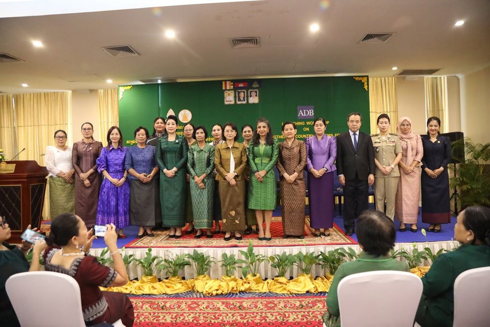ក្រសួងកិច្ចការនារី សហការជាមួយក្រសួងមហាផ្ទៃ និងមានការគាំទ្រពីធនាគារអភិវឌ្ឍន៍អាស៊ី (ADB) ជាដៃគូយុទ្ធសាស្ត្រ បានរៀបចំសិក្ខាសាលាប្រកាសដាក់ឱ្យអនុវត្តជាផ្លូវការគម្រោង «ការពង្រឹងប្រព័ន្ធថ្នាក់ជាតិដើម្បីដោះស្រាយ និងទប់ស្កាត់អំពើហិង្សាទាក់ទងនឹងយេនឌ័រនៅព្រះរាជាណាចក្រកម្ពុជា»