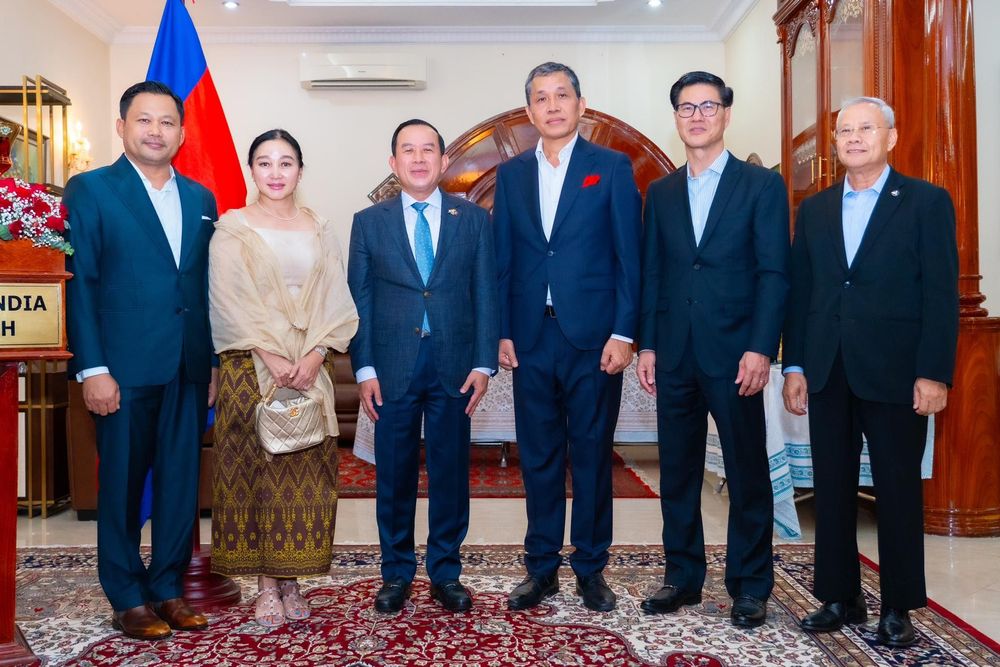 ឯកឧត្តមរដ្ឋមន្រ្តី ហួត ហាក់៖ ប្រព័ន្ធទូទាត់ QR ឆ្លងដែនរវាងកម្ពុជា-ឥណ្ឌា ពិតជាផ្តល់នូវភាពងាយស្រួល និងការទាក់ទាញបន្ថែមដល់ភ្ញៀវទេសចរ និងប្រជាជនឥណ្ឌាមកទស្សនាកម្ពុជាឱ្យកាន់តែច្រើនឡើង ជាពិសេសគឺនៅក្នុងរដូវកាលបៃតង និងព្រឹត្តិការណ៍យោគៈអន្តរជាតិដ៏ធំនៅកម្ពុជានាខែមិថុនានេះ
